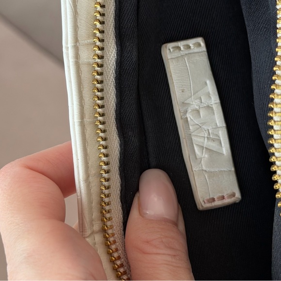 Zara Cream Croc-Embossed Shoulder Bag with Gold Chain - Picture 4 of 4